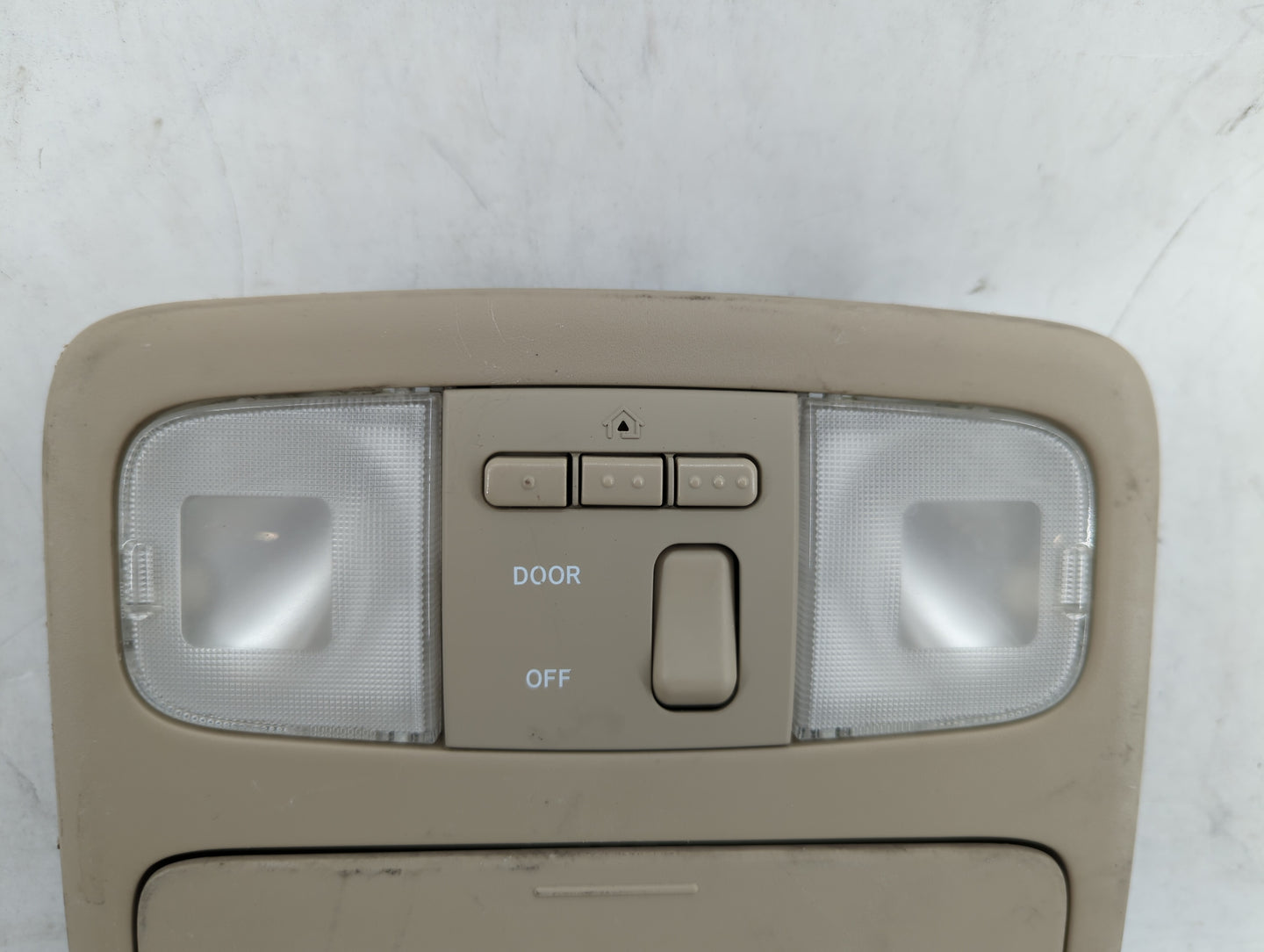 2004-2007 Toyota Highlander Overhead Roof Console Interior Dome Light - Oemusedautoparts1.com