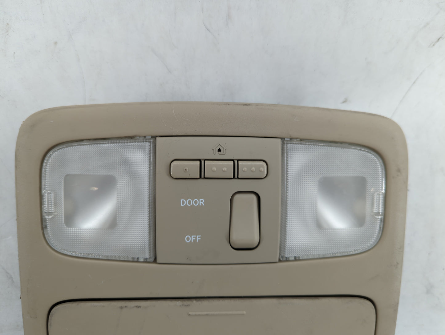 2004-2007 Toyota Highlander Overhead Roof Console Interior Dome Light - Oemusedautoparts1.com