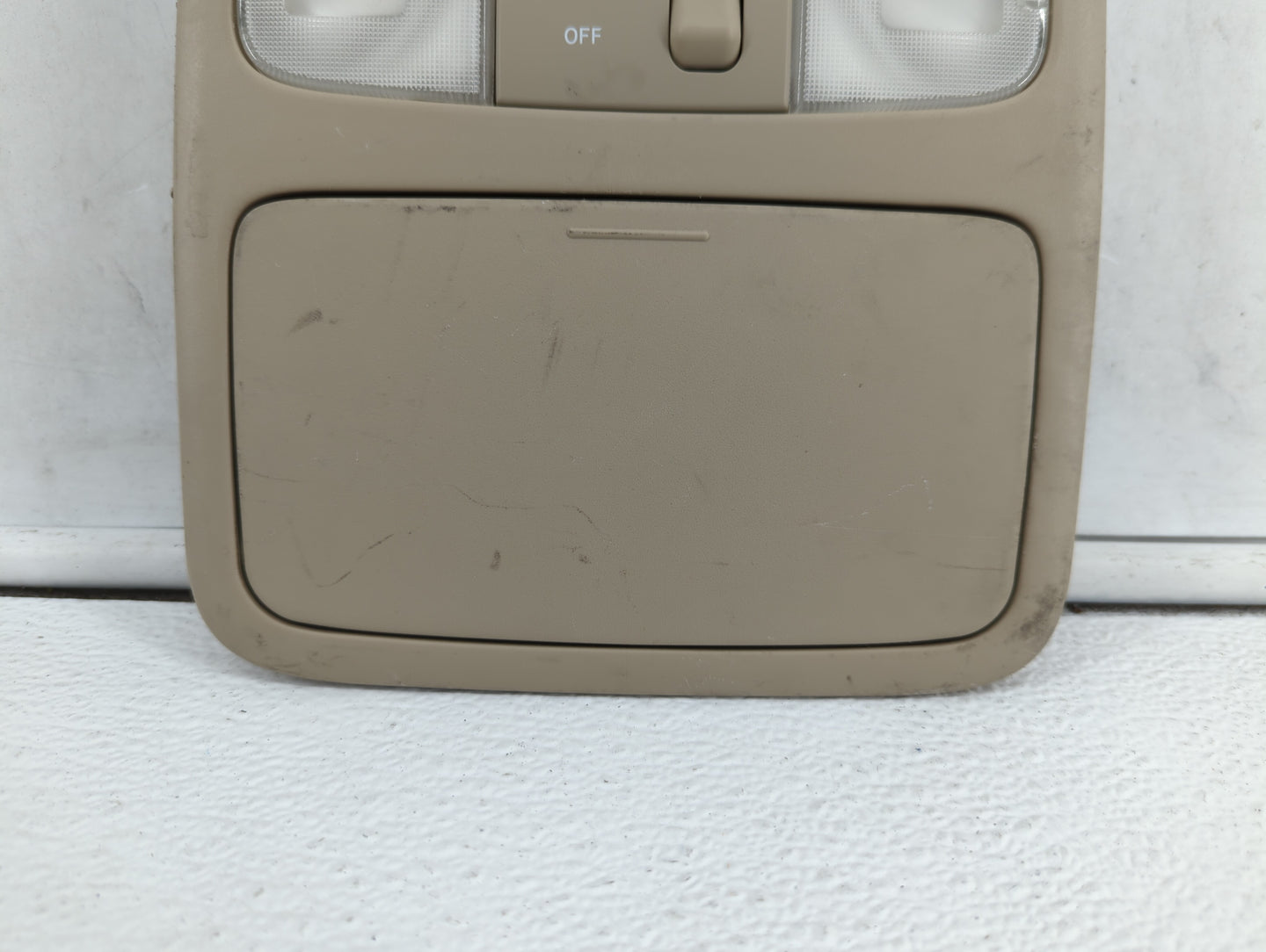 2004-2007 Toyota Highlander Overhead Roof Console Interior Dome Light - Oemusedautoparts1.com