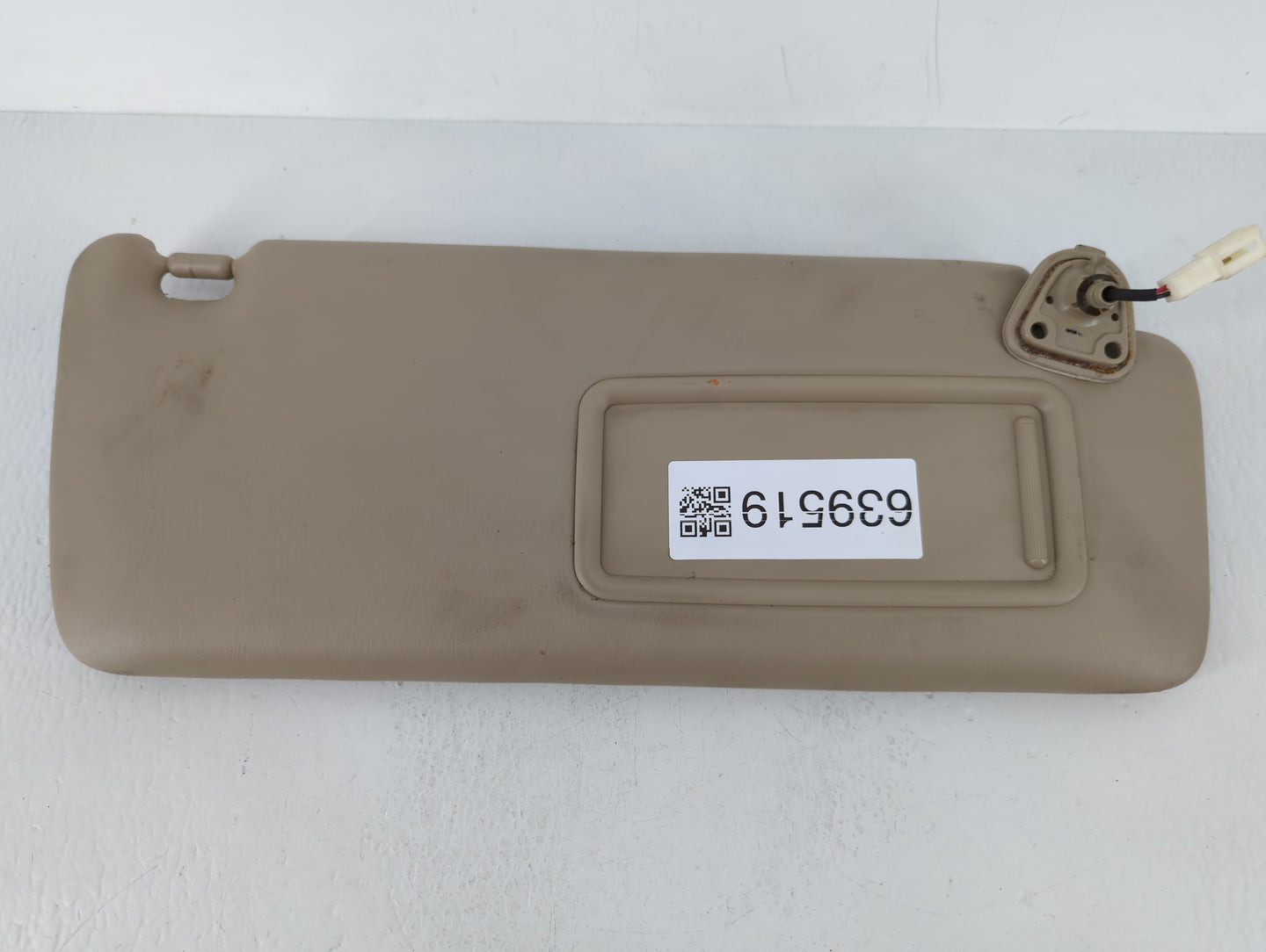 2004-2007 Toyota Highlander Sun Visor Shade Replacement Passenger Right Mirror Fits Fits 2004 2005 2006 2007 OEM Used Auto P