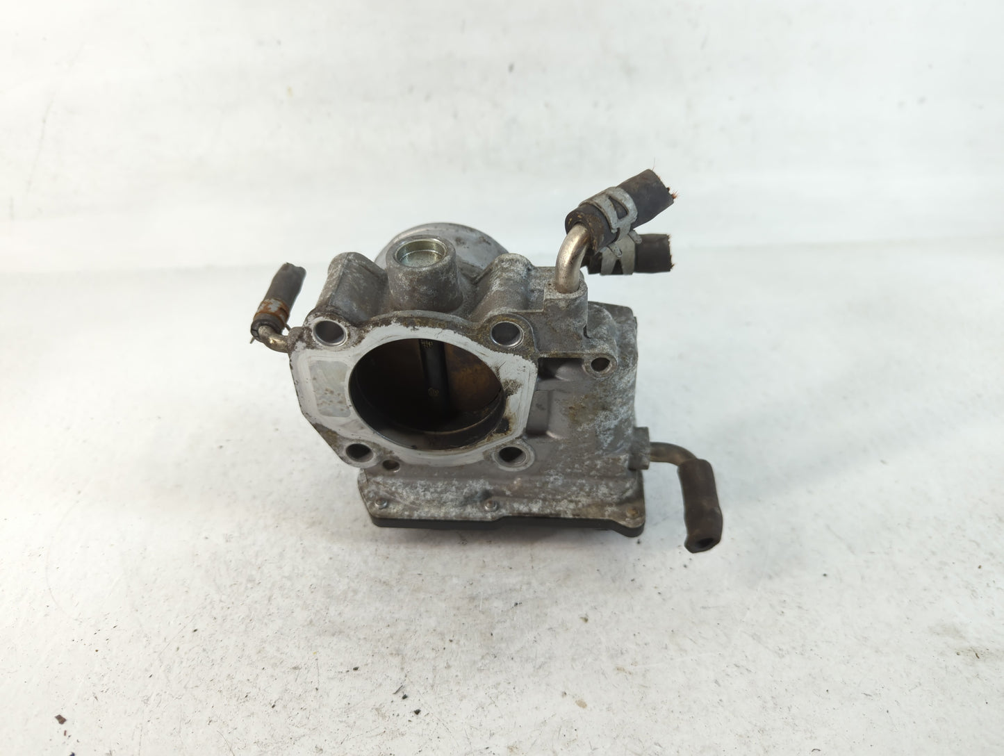 2004-2007 Toyota Highlander Throttle Body P/N:22030-28060 Fits Fits 2004 2005 2006 2007 OEM Used Auto Parts - Oemusedautopar