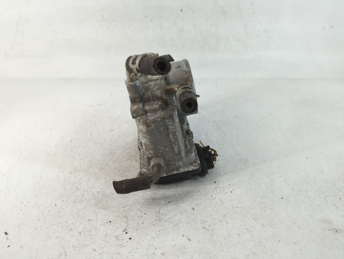 2004-2007 Toyota Highlander Throttle Body P/N:22030-28060 Fits Fits 2004 2005 2006 2007 OEM Used Auto Parts - Oemusedautopar