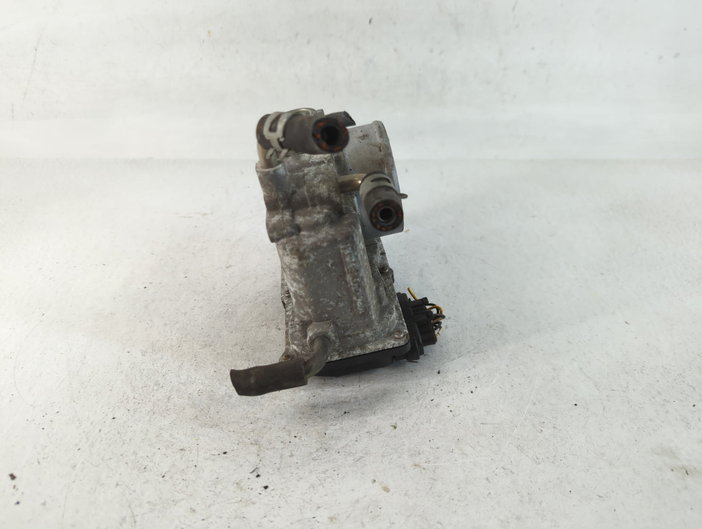 2004-2007 Toyota Highlander Throttle Body P/N:22030-28060 Fits Fits 2004 2005 2006 2007 OEM Used Auto Parts - Oemusedautopar