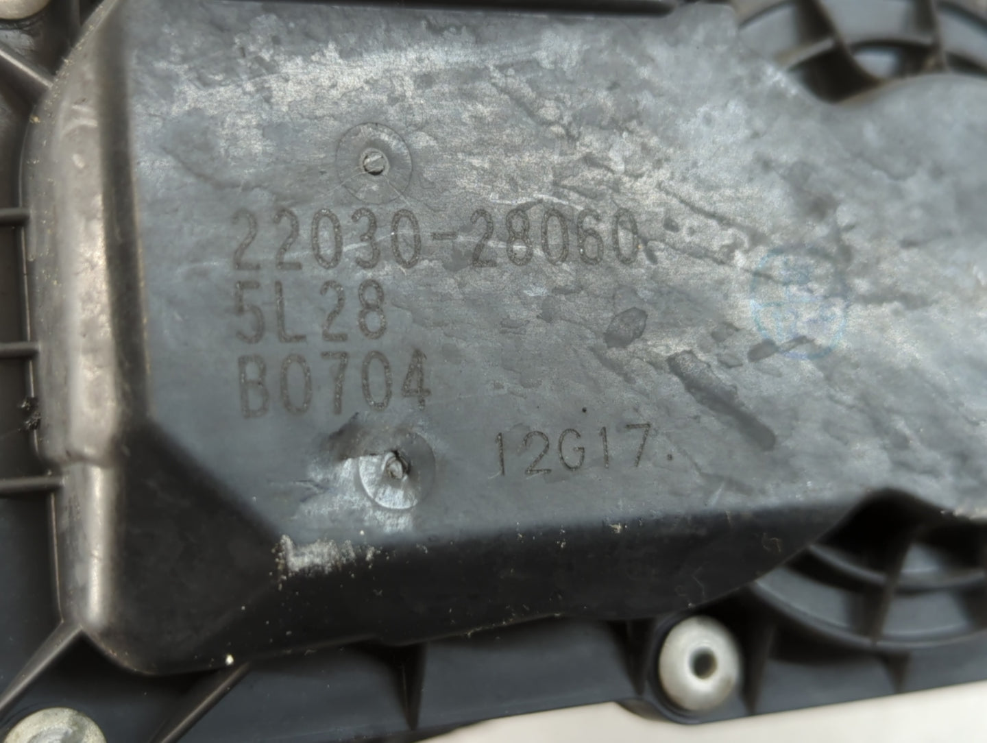 2004-2007 Toyota Highlander Throttle Body P/N:22030-28060 Fits Fits 2004 2005 2006 2007 OEM Used Auto Parts - Oemusedautopar