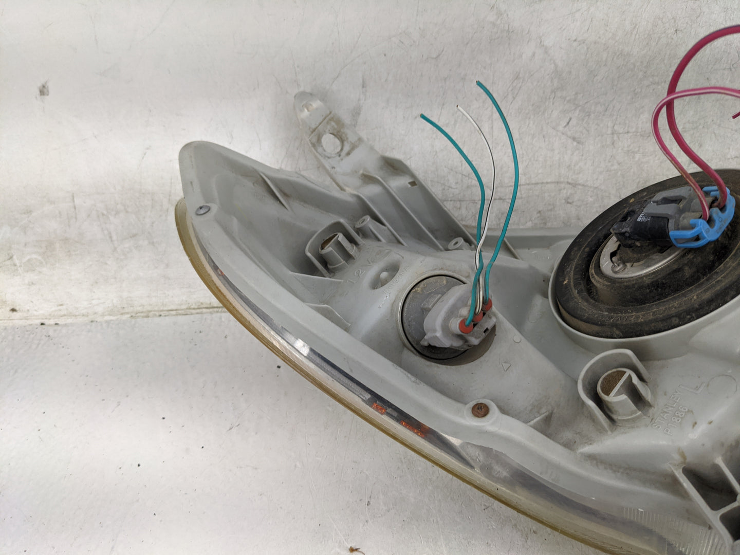 2003-2008 Toyota Matrix Driver Left Oem Head Light Headlight Lamp - Oemusedautoparts1.com