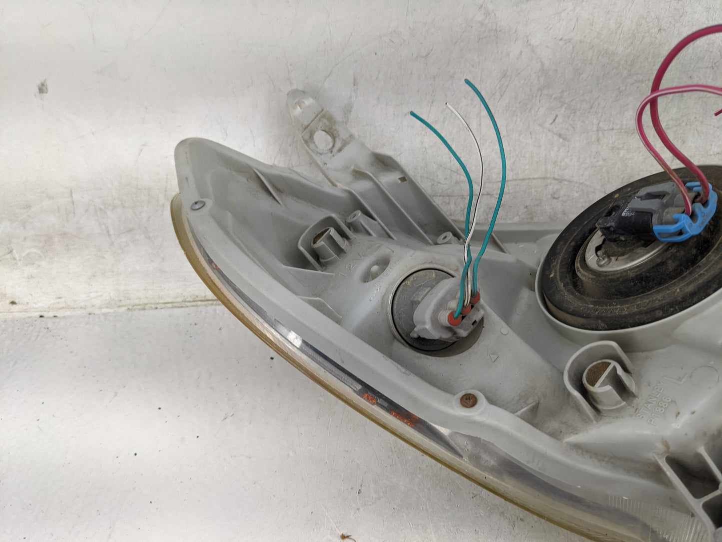 2003-2008 Toyota Matrix Driver Left Oem Head Light Headlight Lamp - Oemusedautoparts1.com