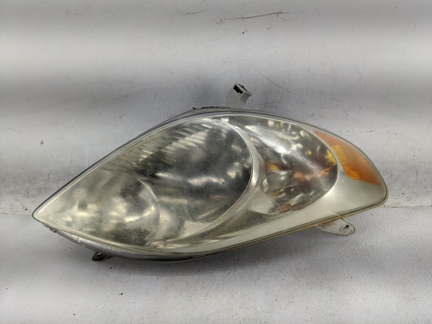 2003-2008 Toyota Matrix Passenger Right Oem Head Light Headlight Lamp - Oemusedautoparts1.com