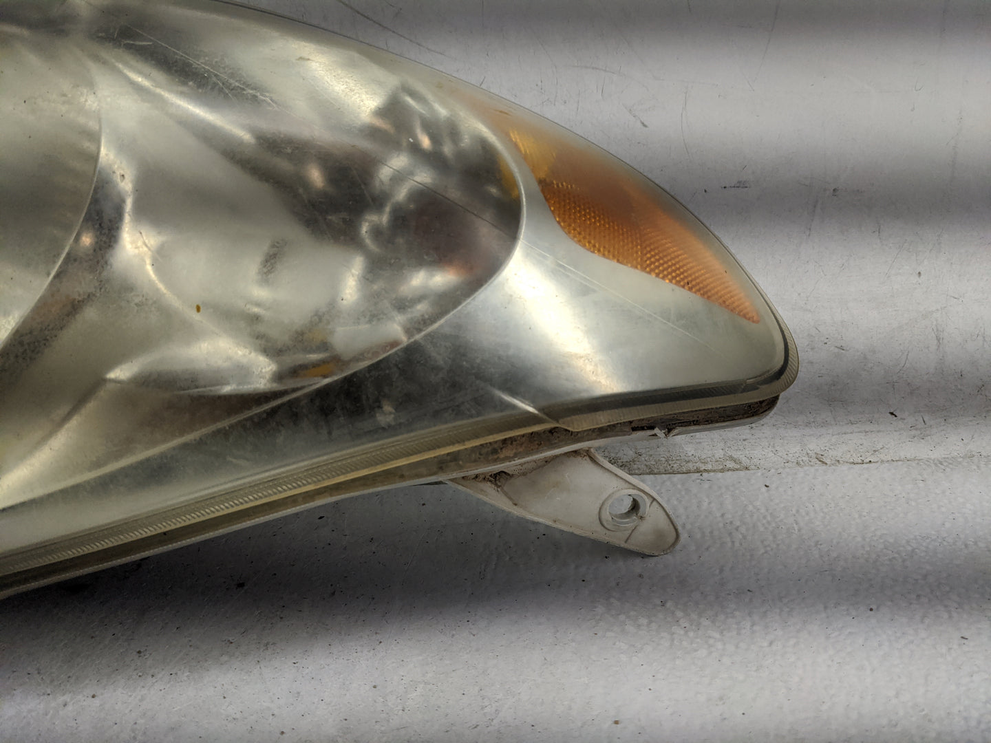 2003-2008 Toyota Matrix Passenger Right Oem Head Light Headlight Lamp - Oemusedautoparts1.com