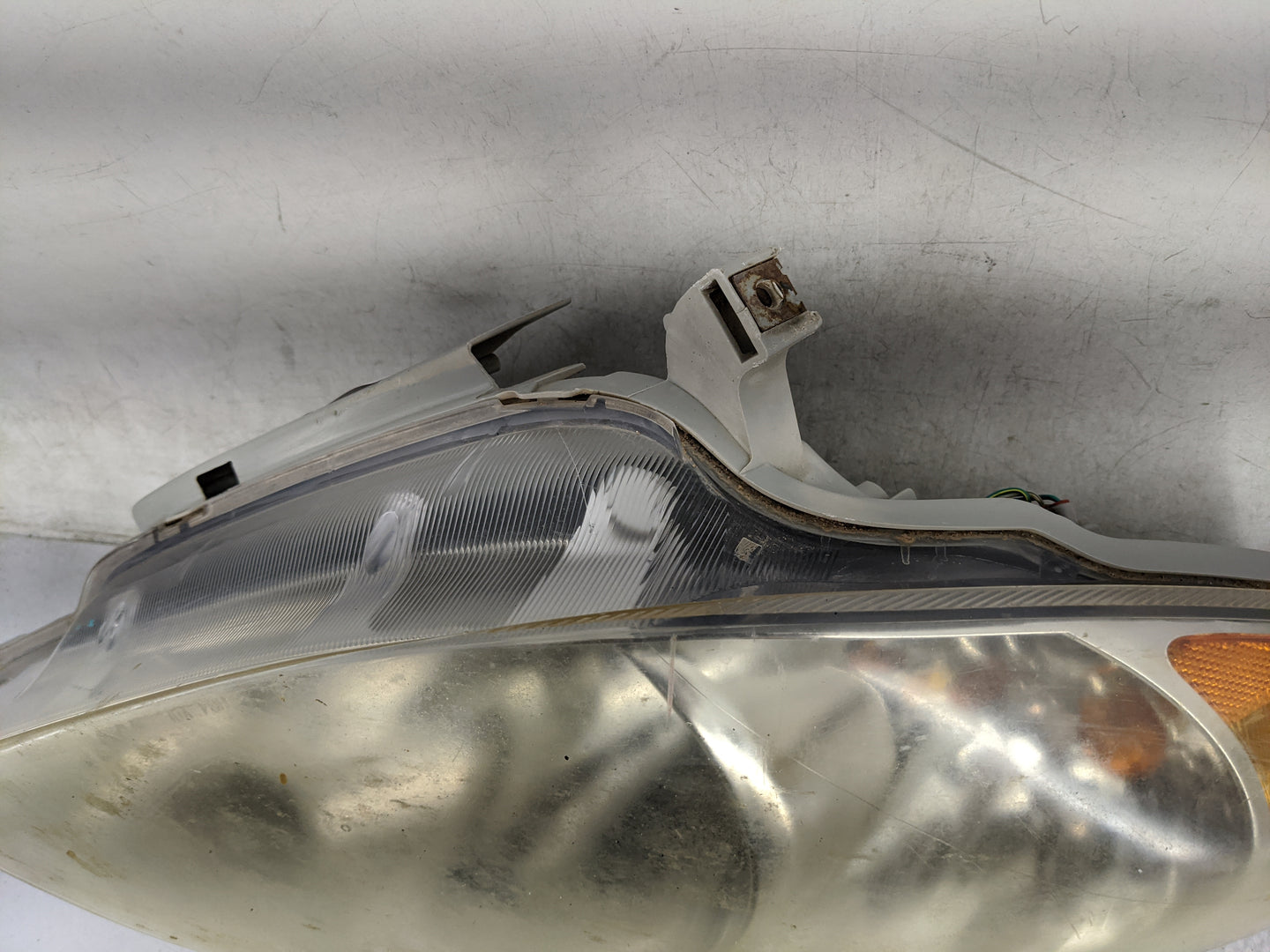 2003-2008 Toyota Matrix Passenger Right Oem Head Light Headlight Lamp - Oemusedautoparts1.com