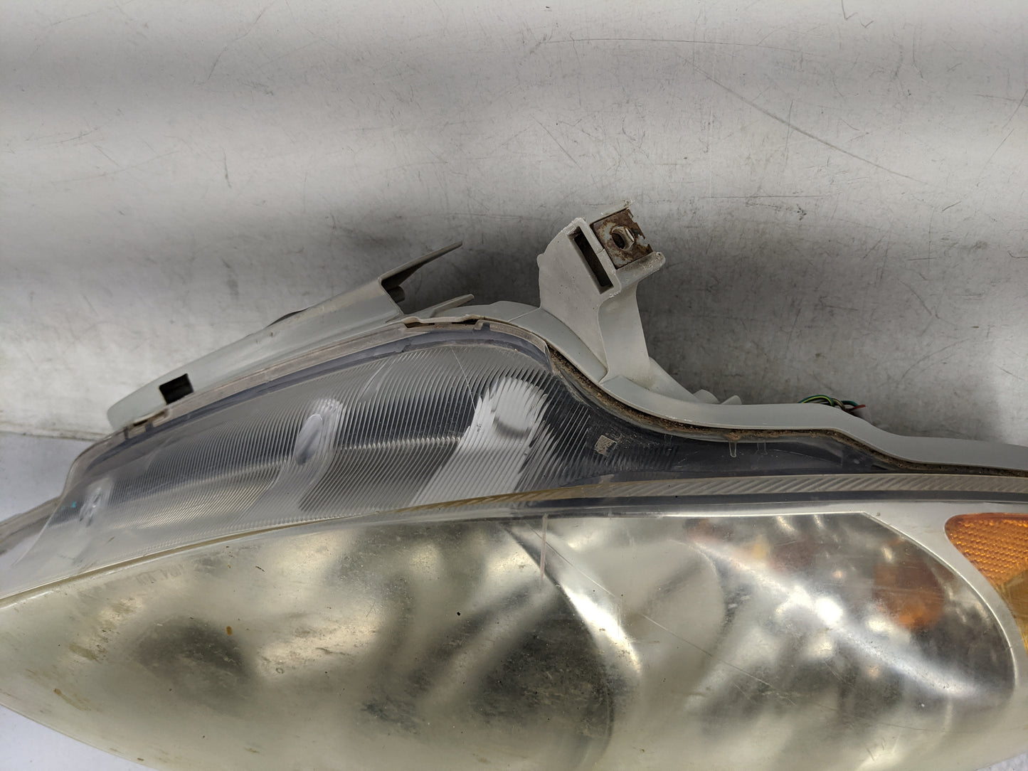 2003-2008 Toyota Matrix Passenger Right Oem Head Light Headlight Lamp - Oemusedautoparts1.com
