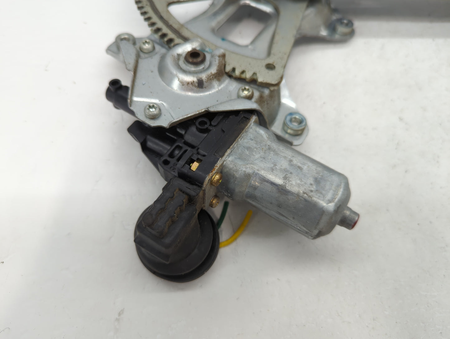2004-2015 Toyota Prius Window Regulator Passenger Front - Oemusedautoparts1.com