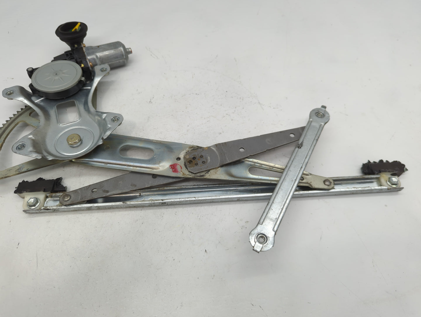 2004-2015 Toyota Prius Used Window Regulator Passenger Front - Oemusedautoparts1.com