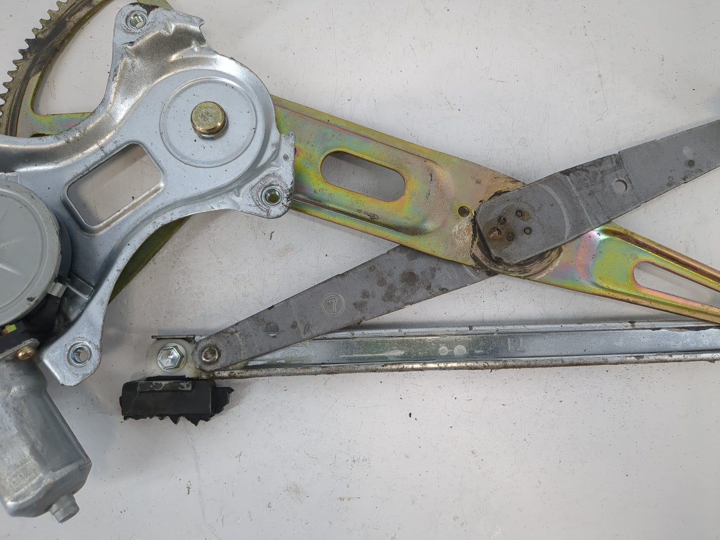 2004-2015 Toyota Prius Driver Left Front Window Regulator - Oemusedautoparts1.com