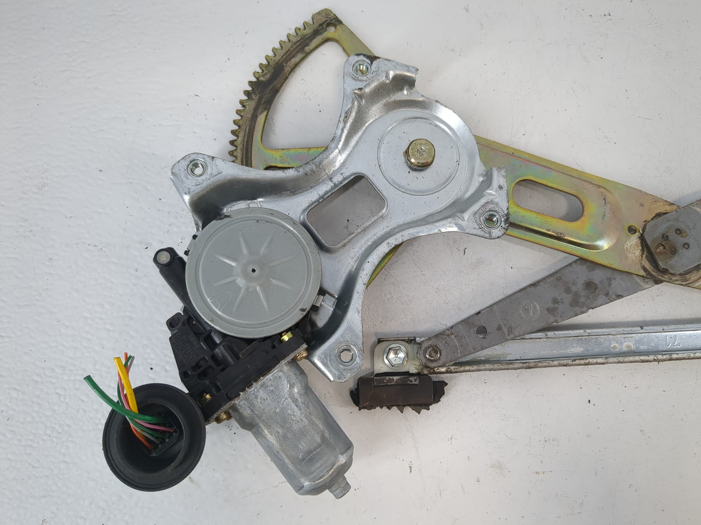 2004-2015 Toyota Prius Driver Left Front Window Regulator 1037371 - Oemusedautoparts1.com