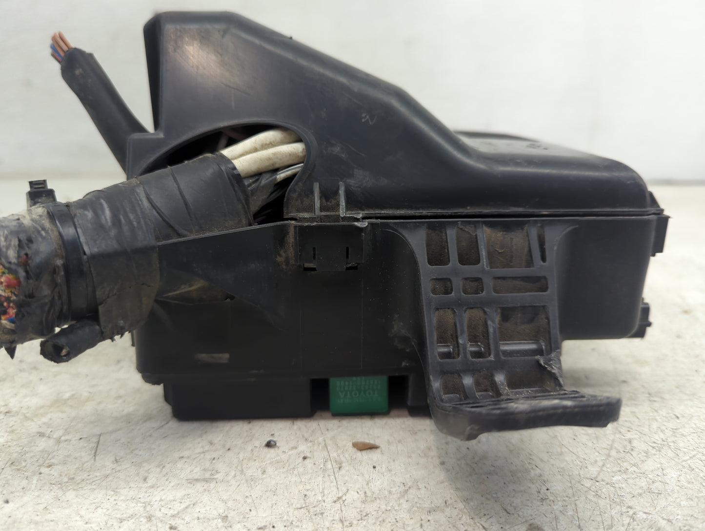 2006 Toyota Prius Fusebox Fuse Box Panel Relay Module Fits OEM Used Auto Parts - Oemusedautoparts1.com