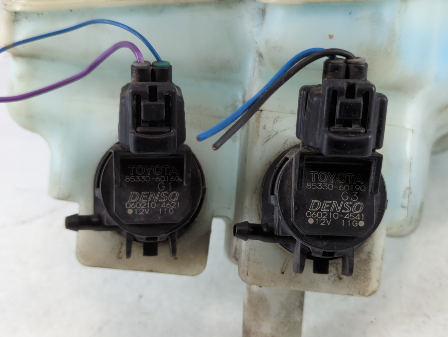 2004-2009 Toyota Prius Windshield Washer Fluid Reservoir Bottle 811391 - Oemusedautoparts1.com