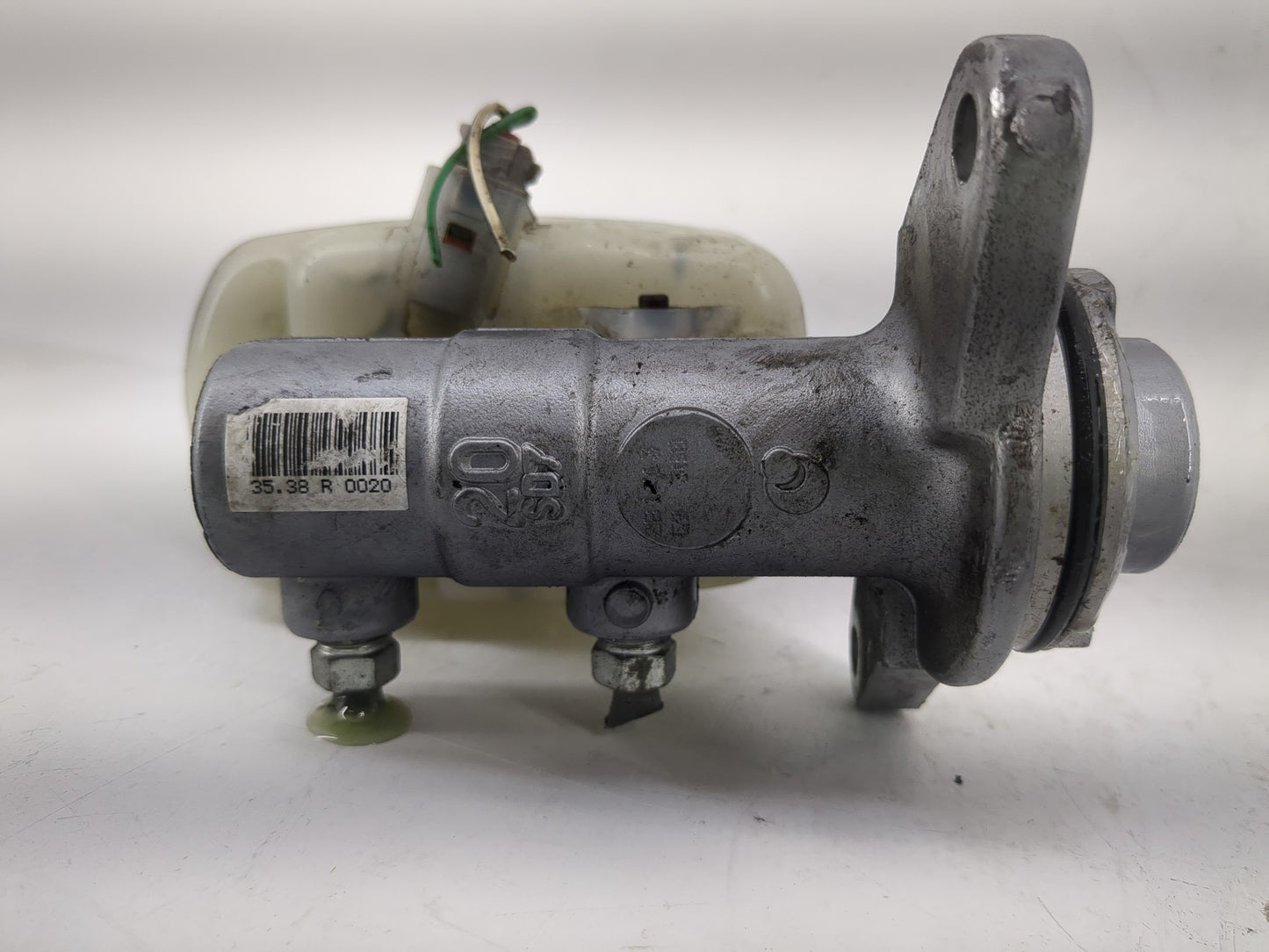 2006-2018 Toyota Rav4 Brake Master Cylinder 1220857 - Oemusedautoparts1.com