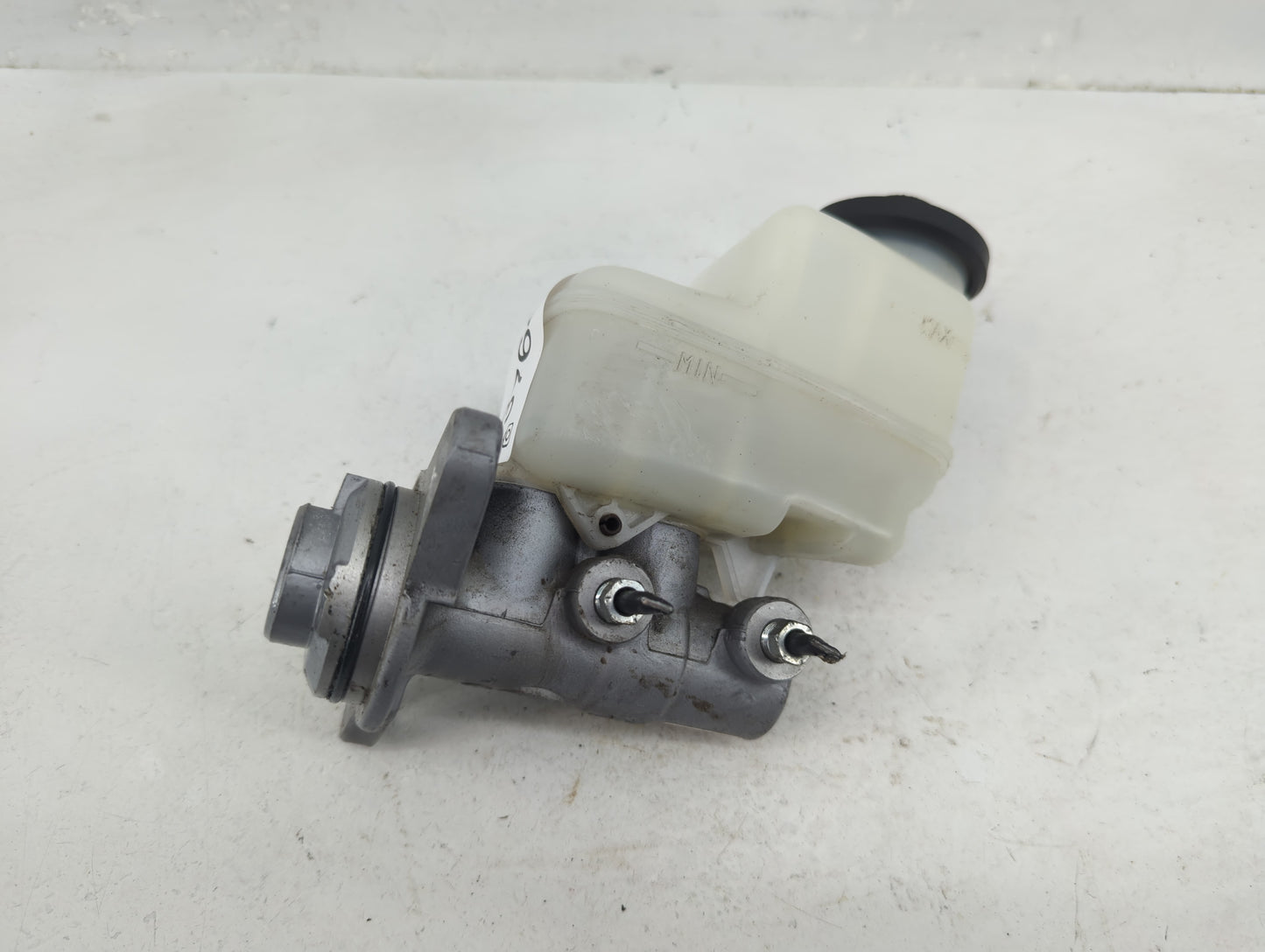 2006-2018 Toyota Rav4 Brake Master Cylinder 1376418 - Oemusedautoparts1.com