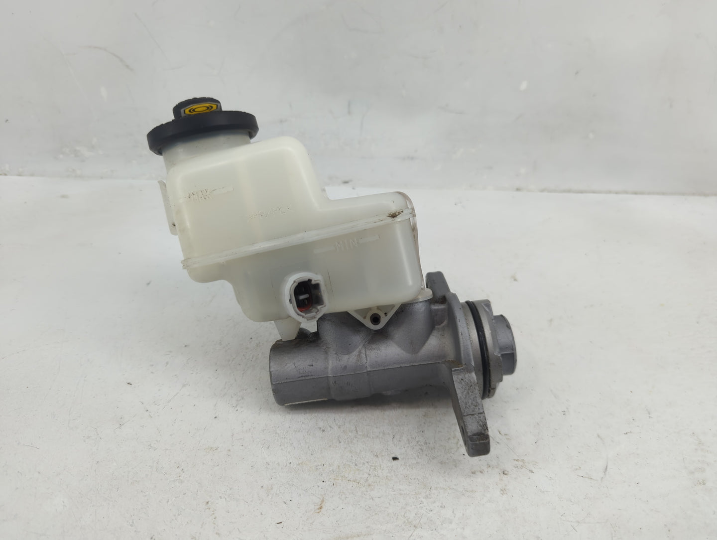 2006-2018 Toyota Rav4 Brake Master Cylinder 1376418 - Oemusedautoparts1.com