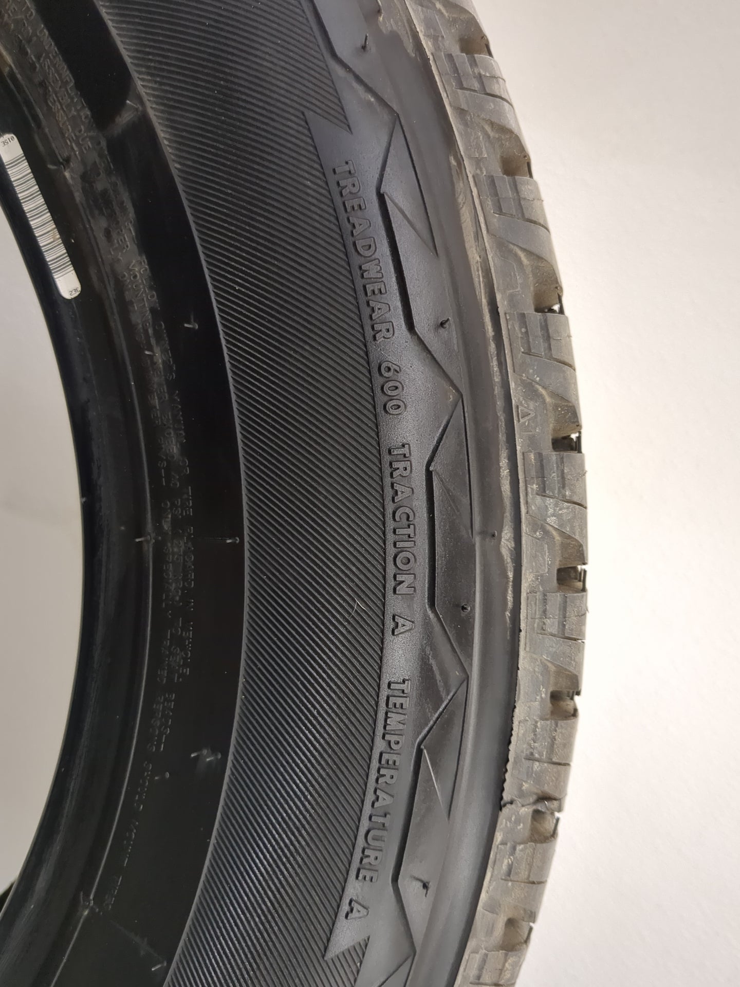 Used Tire 225/65R17 BRIDGESTONE DUELER H/L ALENZA 102H - Tread Depth 11.5/32 - Oemusedautoparts1.com