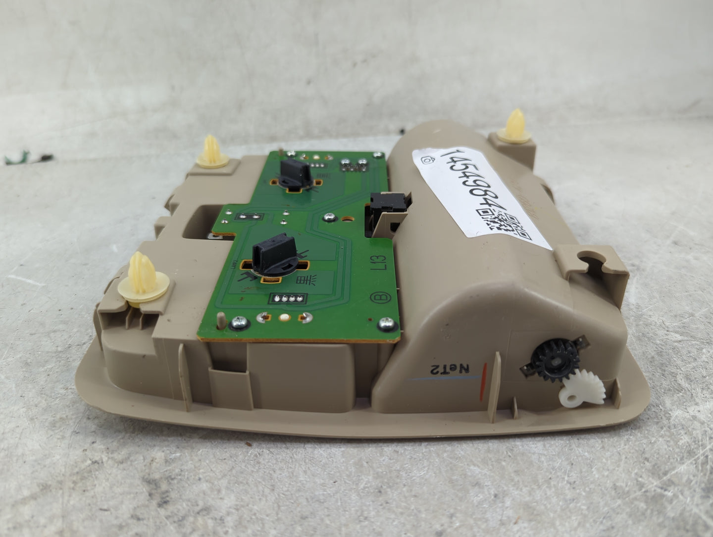 2006 Toyota Rav4 Overhead Roof Console - Oemusedautoparts1.com