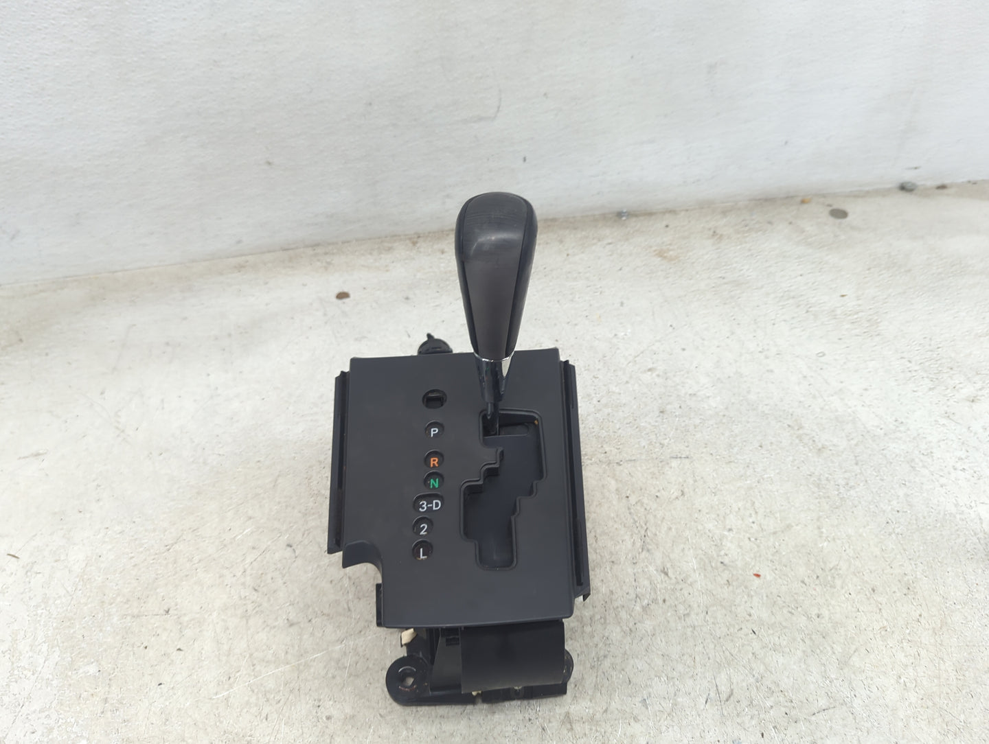 2006 Toyota Rav4 Floor Console Assembly Shifter - Oemusedautoparts1.com