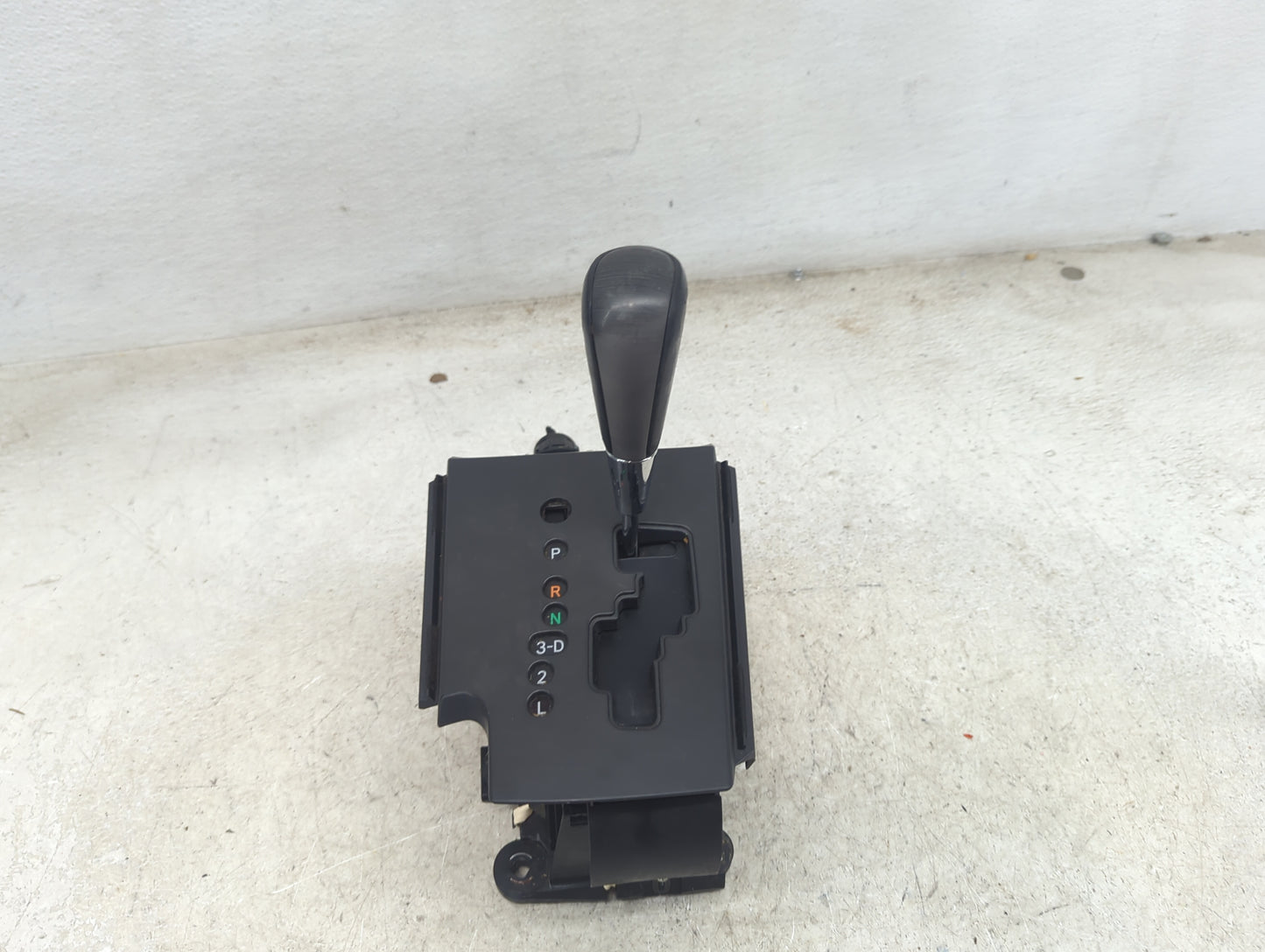 2006 Toyota Rav4 Floor Console Assembly Shifter - Oemusedautoparts1.com