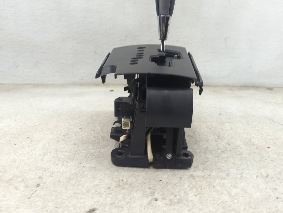 2006 Toyota Rav4 Floor Console Assembly Shifter - Oemusedautoparts1.com
