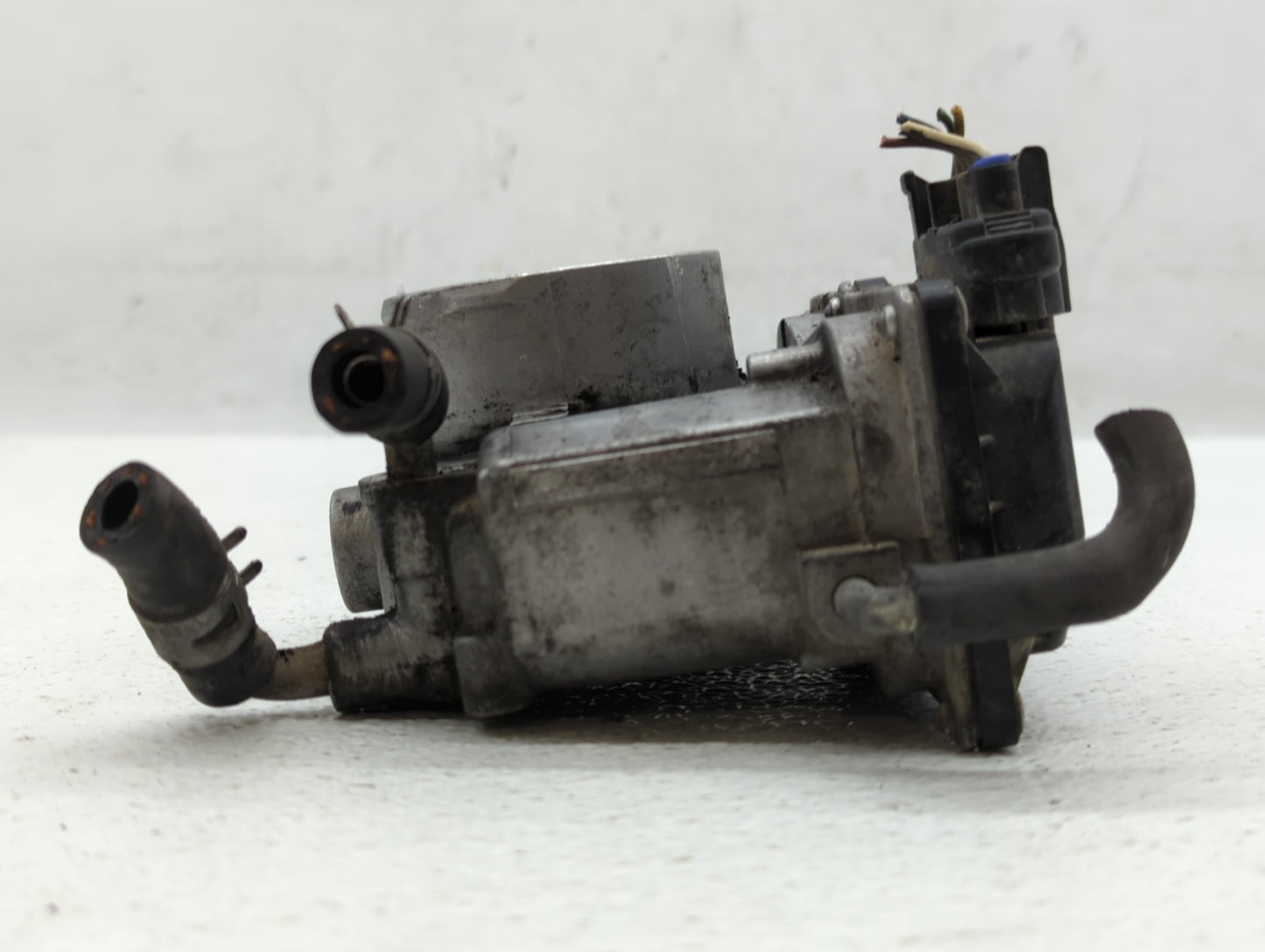 2006-2008 Toyota Rav4 Throttle Body P/N:22030-28070 Fits Fits 2006 2007 2008 2009 2010 2011 2012 2013 2014 2015 OEM Used Aut