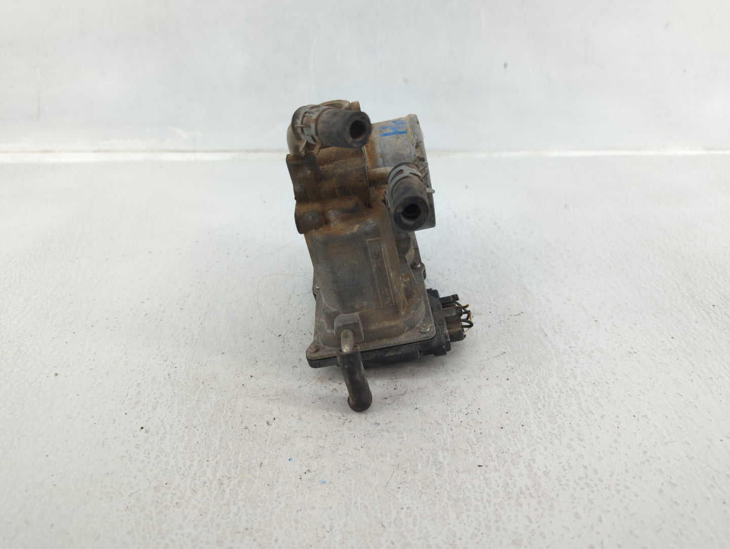 2006-2008 Toyota Rav4 Throttle Body P/N:22030-28070 Fits Fits 2006 2007 2008 2009 2010 2011 2012 2013 2014 2015 OEM Used Aut