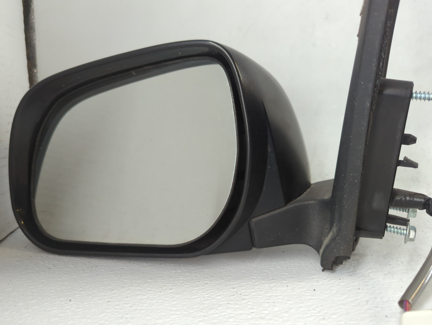2006-2008 Toyota Rav4 Driver Side View Mirror - Left Door Mirror OEM Used - Oemusedautoparts1.com
