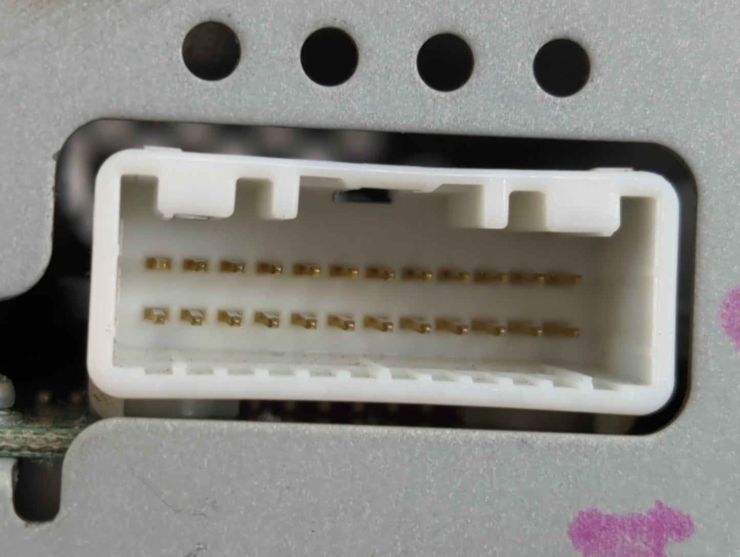 2006-2007 Toyota Sienna Radio Speaker Amplifier 86280-ae011 - Oemusedautoparts1.com