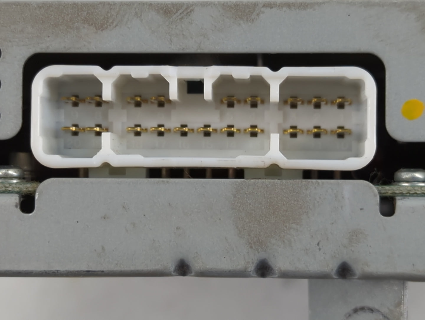 2006-2007 Toyota Sienna Radio Speaker Amplifier 86280-ae011 - Oemusedautoparts1.com