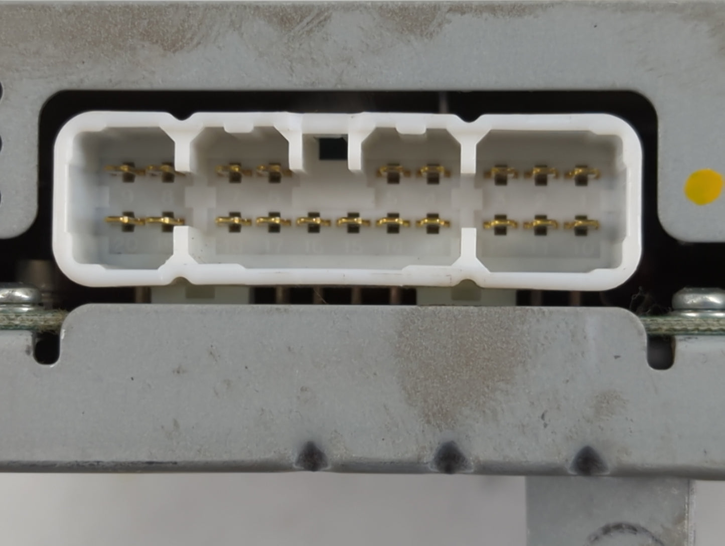 2006-2007 Toyota Sienna Radio Speaker Amplifier 86280-ae011 - Oemusedautoparts1.com