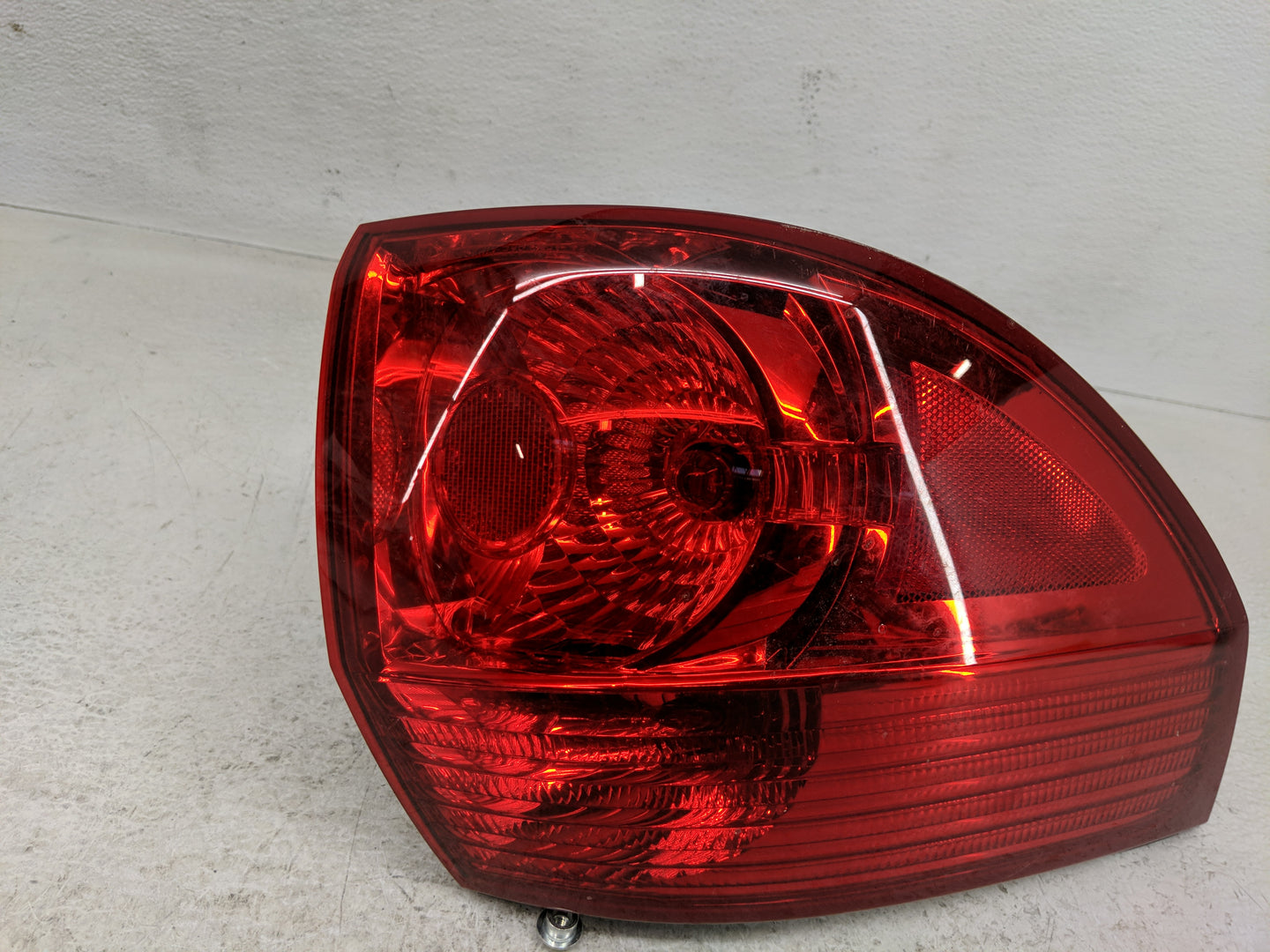 2006-2010 Toyota Sienna Tail Light Assembly Driver Left OEM Fits Fits 2006 2007 2008 2009 2010 OEM Used Auto Parts - Oemused