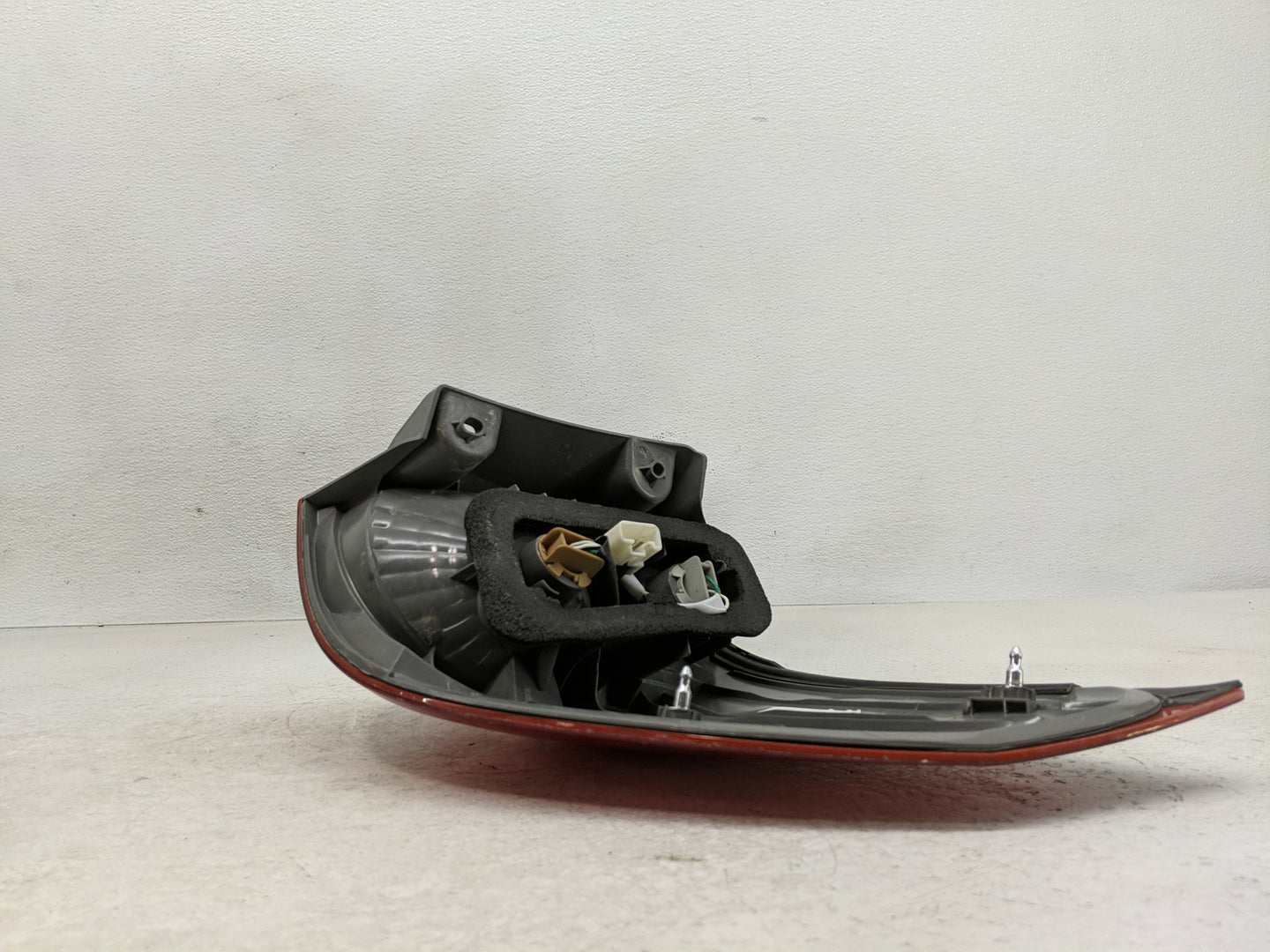 2006-2010 Toyota Sienna Tail Light Assembly Driver Left OEM Fits Fits 2006 2007 2008 2009 2010 OEM Used Auto Parts - Oemused