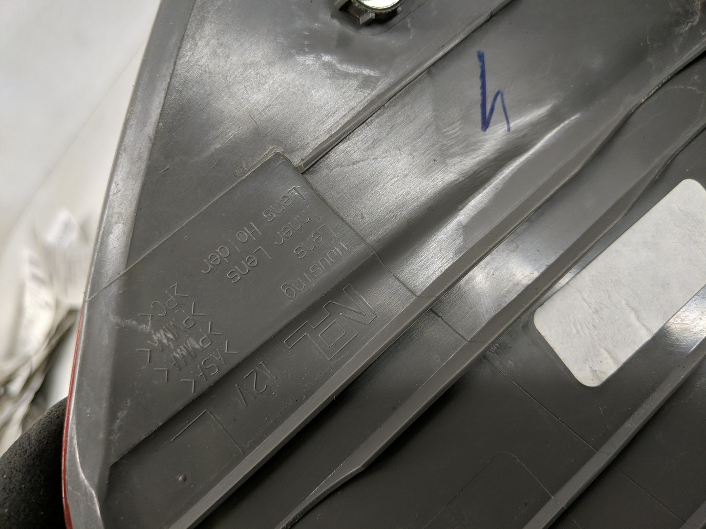 2006-2010 Toyota Sienna Tail Light Assembly Driver Left OEM Fits Fits 2006 2007 2008 2009 2010 OEM Used Auto Parts - Oemused