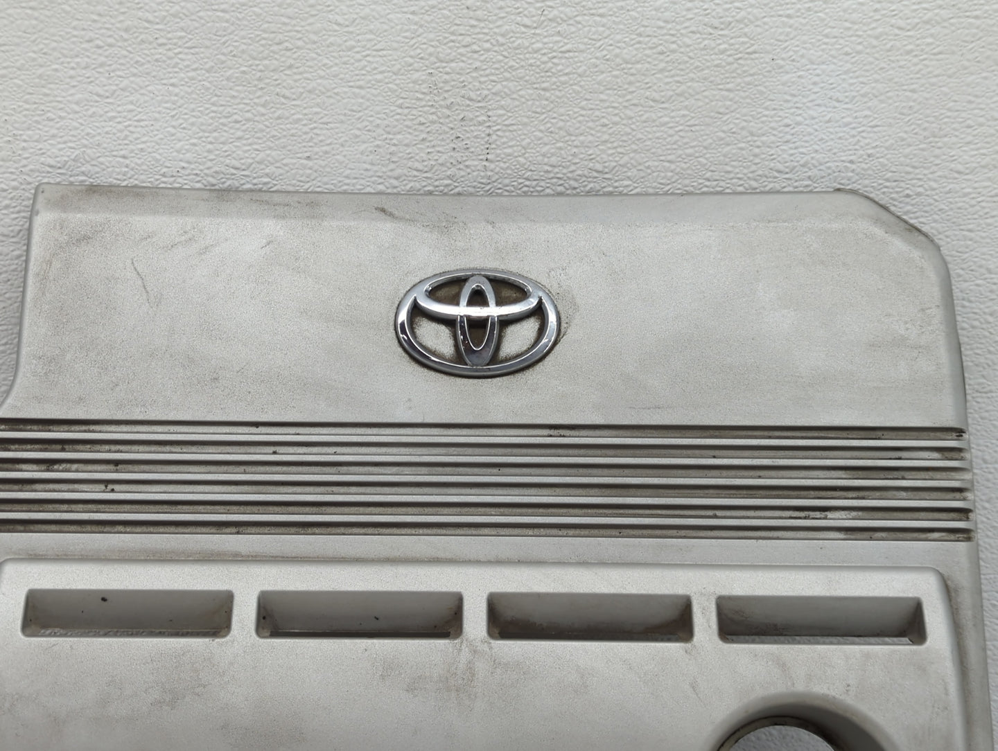2006 Toyota Sienna Engine Cover - Oemusedautoparts1.com