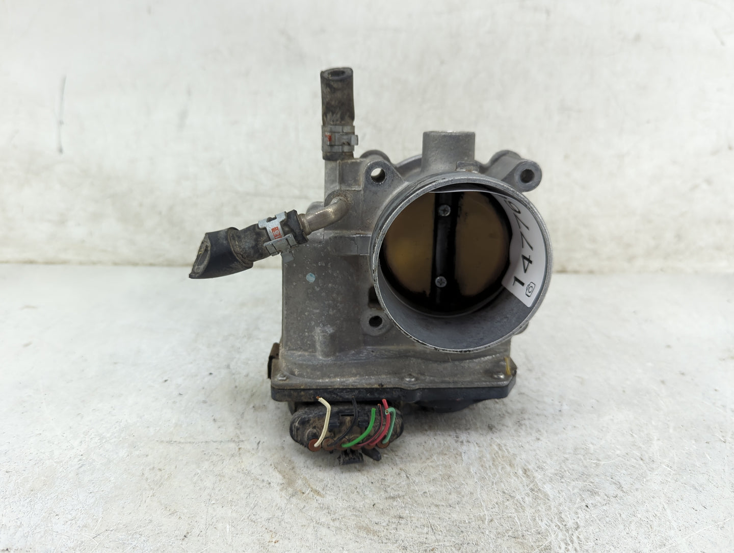 2004-2006 Toyota Sienna Throttle Body P/N:22030-0A020 Fits Fits 2003 2004 2005 2006 2007 2008 2009 2010 OEM Used Auto Parts 