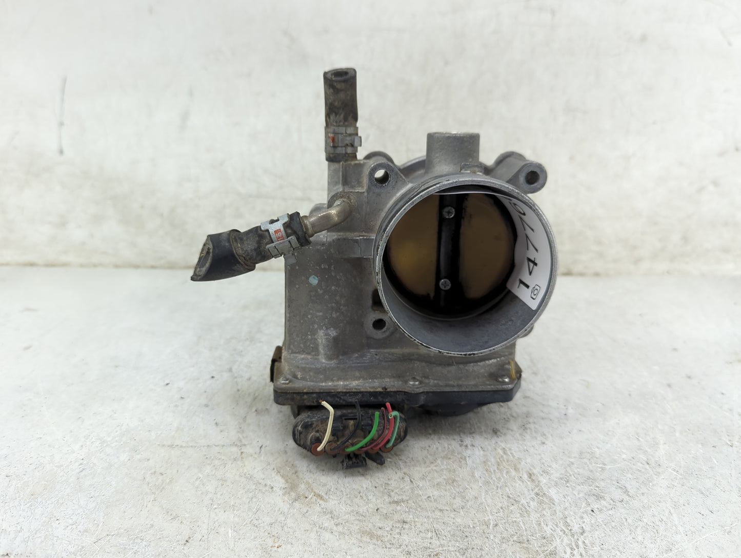 2004-2006 Toyota Sienna Throttle Body P/N:22030-0A020 Fits Fits 2003 2004 2005 2006 2007 2008 2009 2010 OEM Used Auto Parts 