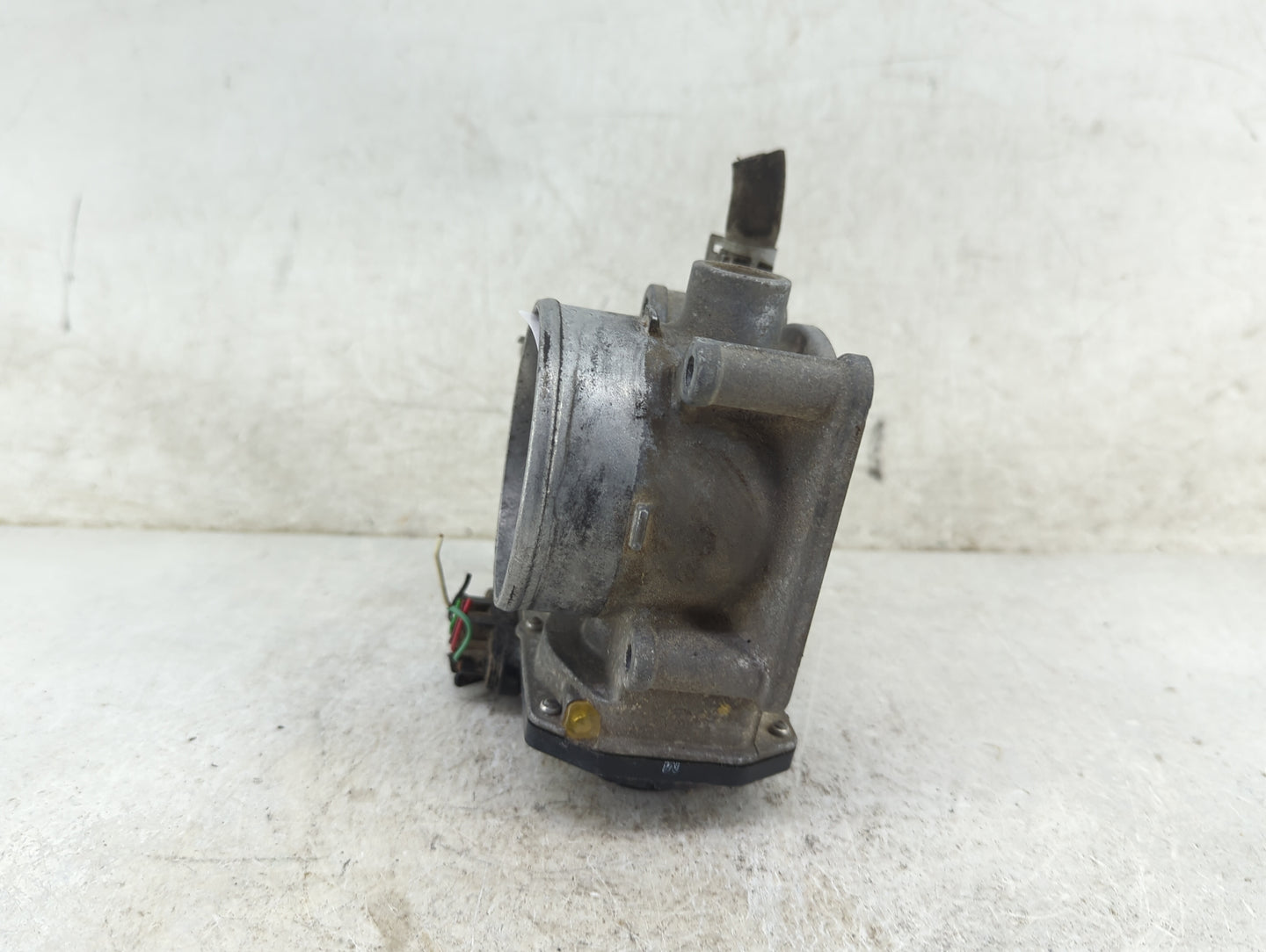 2004-2006 Toyota Sienna Throttle Body P/N:22030-0A020 Fits Fits 2003 2004 2005 2006 2007 2008 2009 2010 OEM Used Auto Parts 