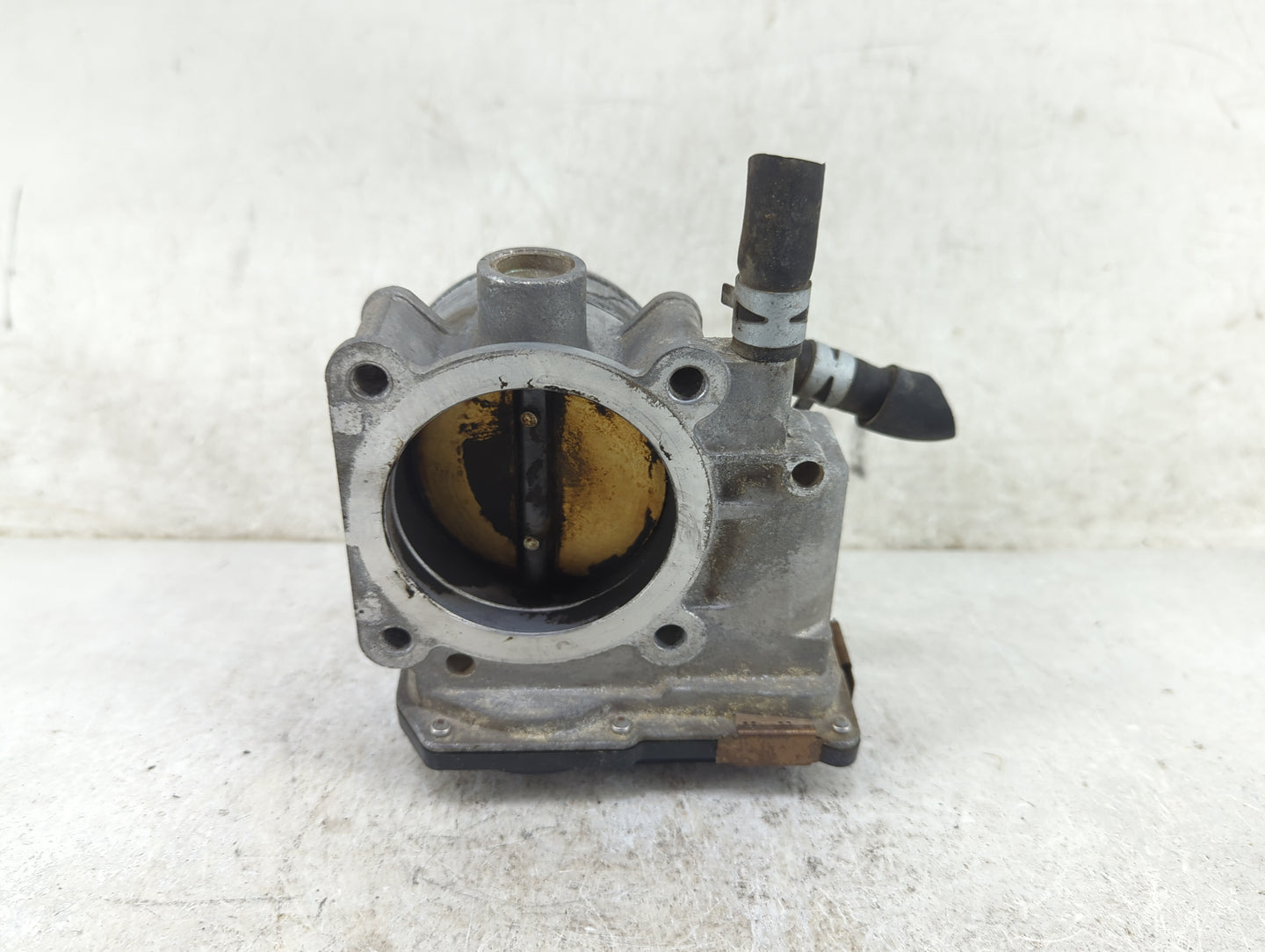 2004-2006 Toyota Sienna Throttle Body P/N:22030-0A020 Fits Fits 2003 2004 2005 2006 2007 2008 2009 2010 OEM Used Auto Parts 