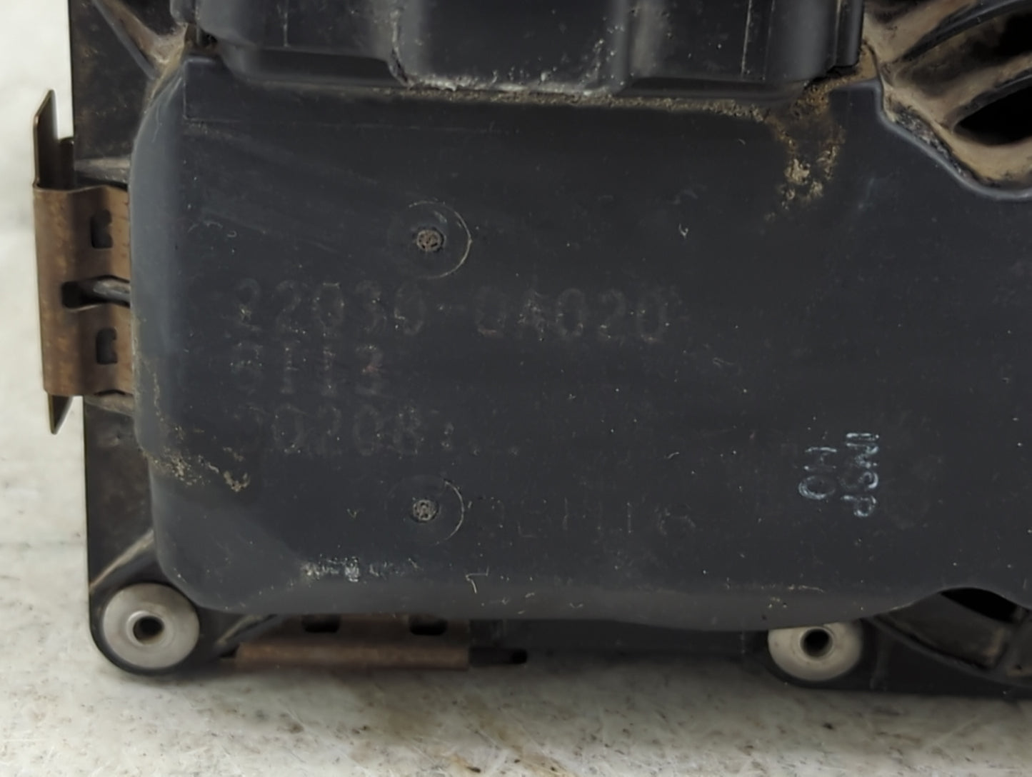 2004-2006 Toyota Sienna Throttle Body P/N:22030-0A020 Fits Fits 2003 2004 2005 2006 2007 2008 2009 2010 OEM Used Auto Parts 