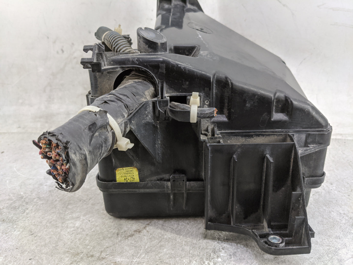 2004-2006 Toyota Sienna Fusebox Fuse Box Panel Relay Module P/N:82741-08010 82741-08020, 82620-08010 Fits Fits 2004 2005 200