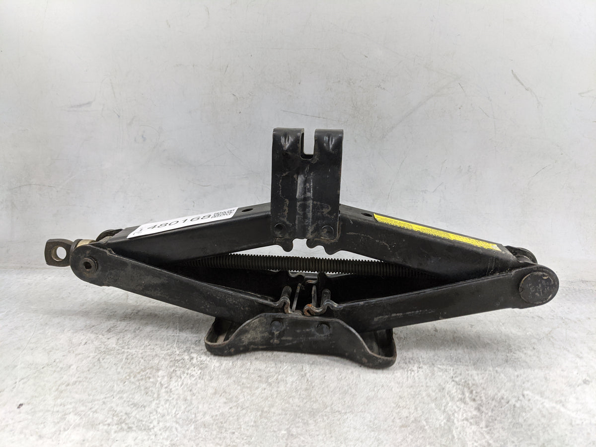 2006 Toyota Sienna Spare Scissor Car Jack - Oemusedautoparts1.com