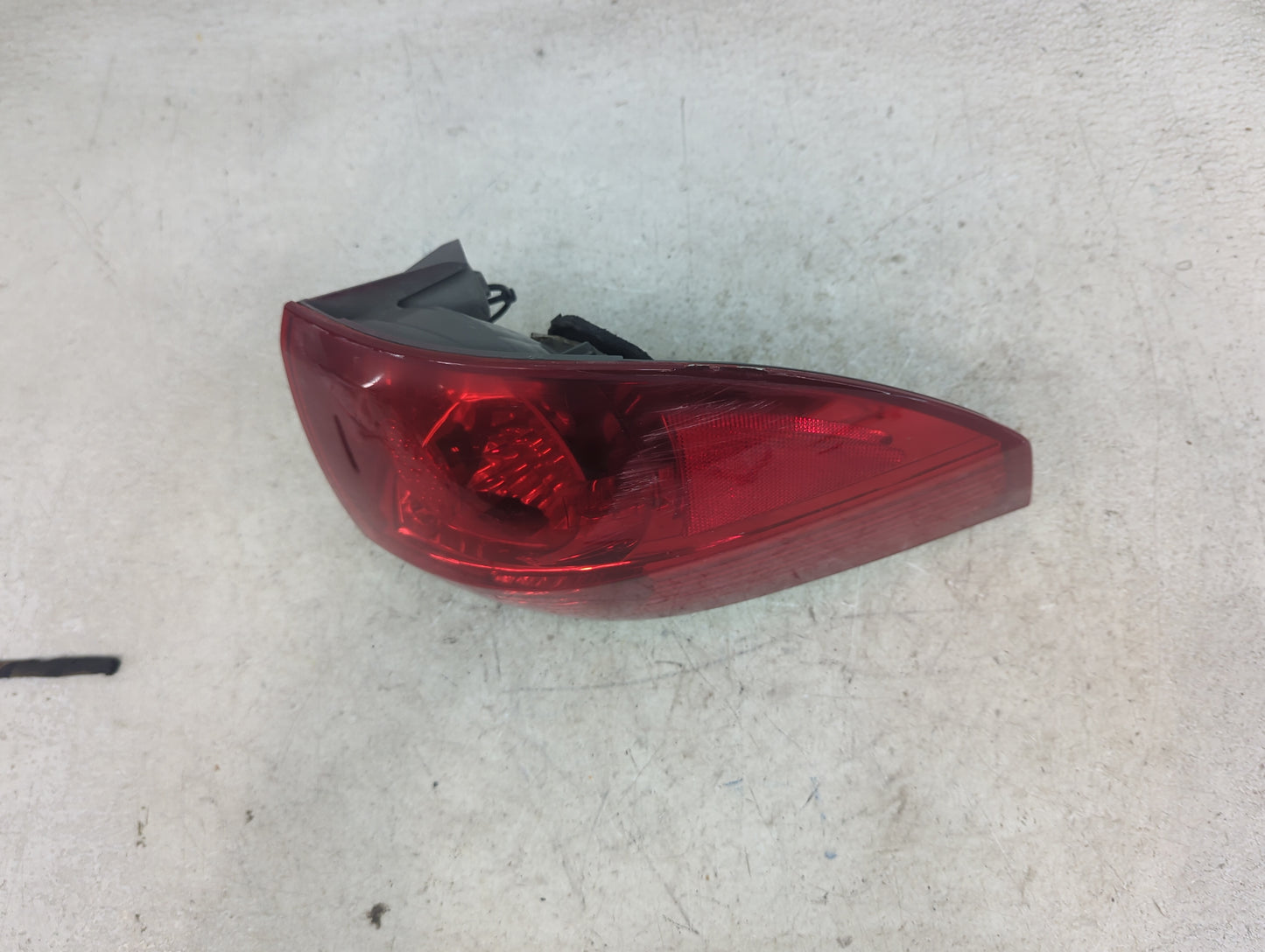 2006-2010 Toyota Sienna Tail Light Assembly Driver Left OEM Fits Fits 2006 2007 2008 2009 2010 OEM Used Auto Parts - Oemused