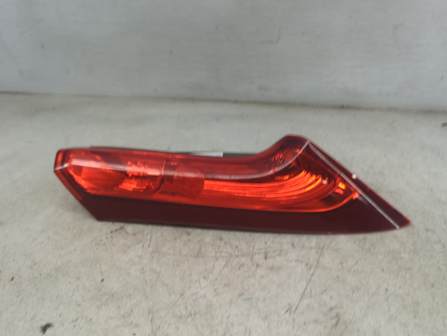 2006-2010 Toyota Sienna Tail Light Assembly Passenger Right OEM P/N:UH28CZT0AAA0 Fits Fits 2006 2007 2008 2009 2010 OEM Used