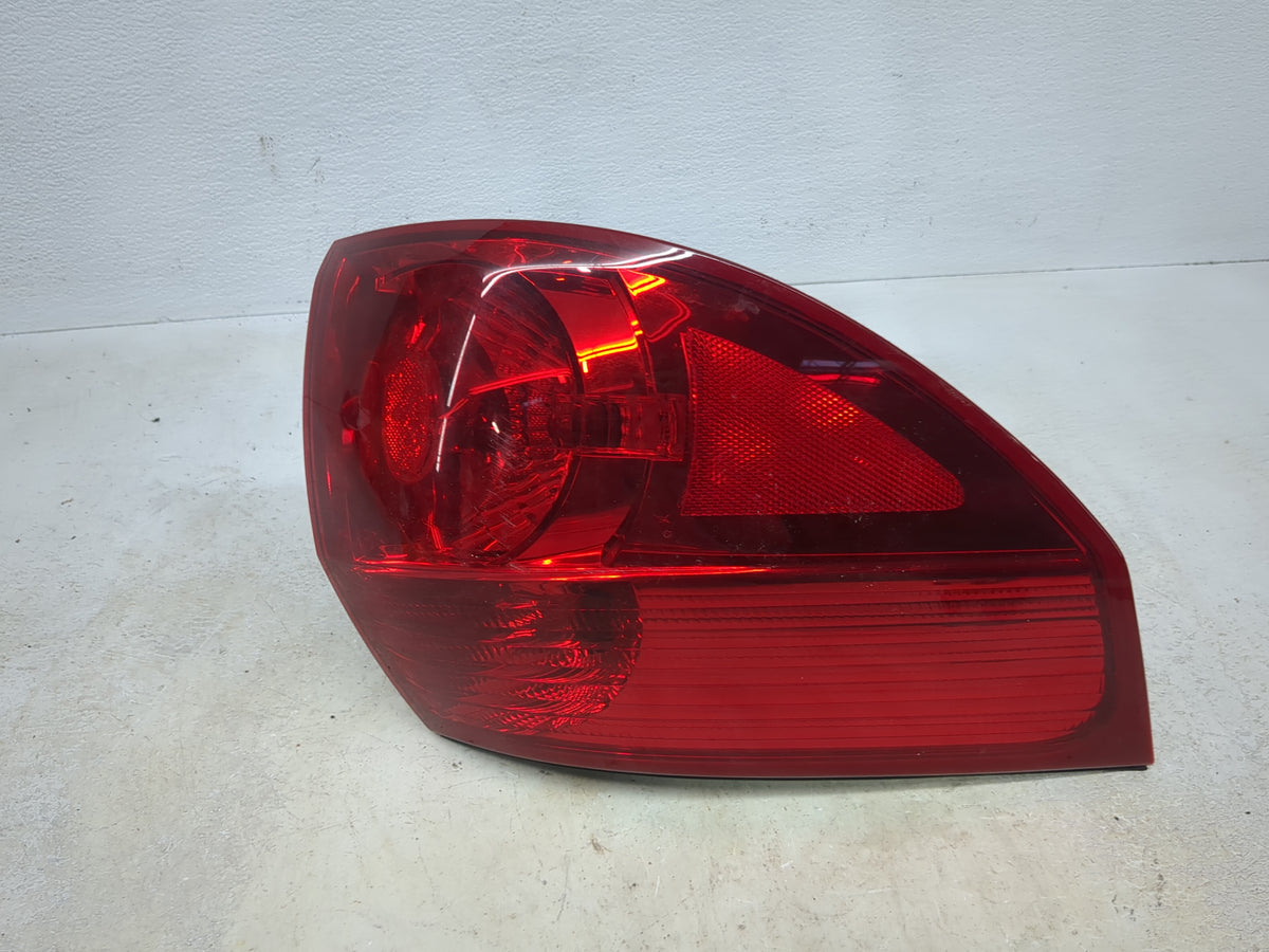 2006-2010 Toyota Sienna Tail Light Assembly Driver Left OEM Fits Fits 2006 2007 2008 2009 2010 OEM Used Auto Parts - Oemused