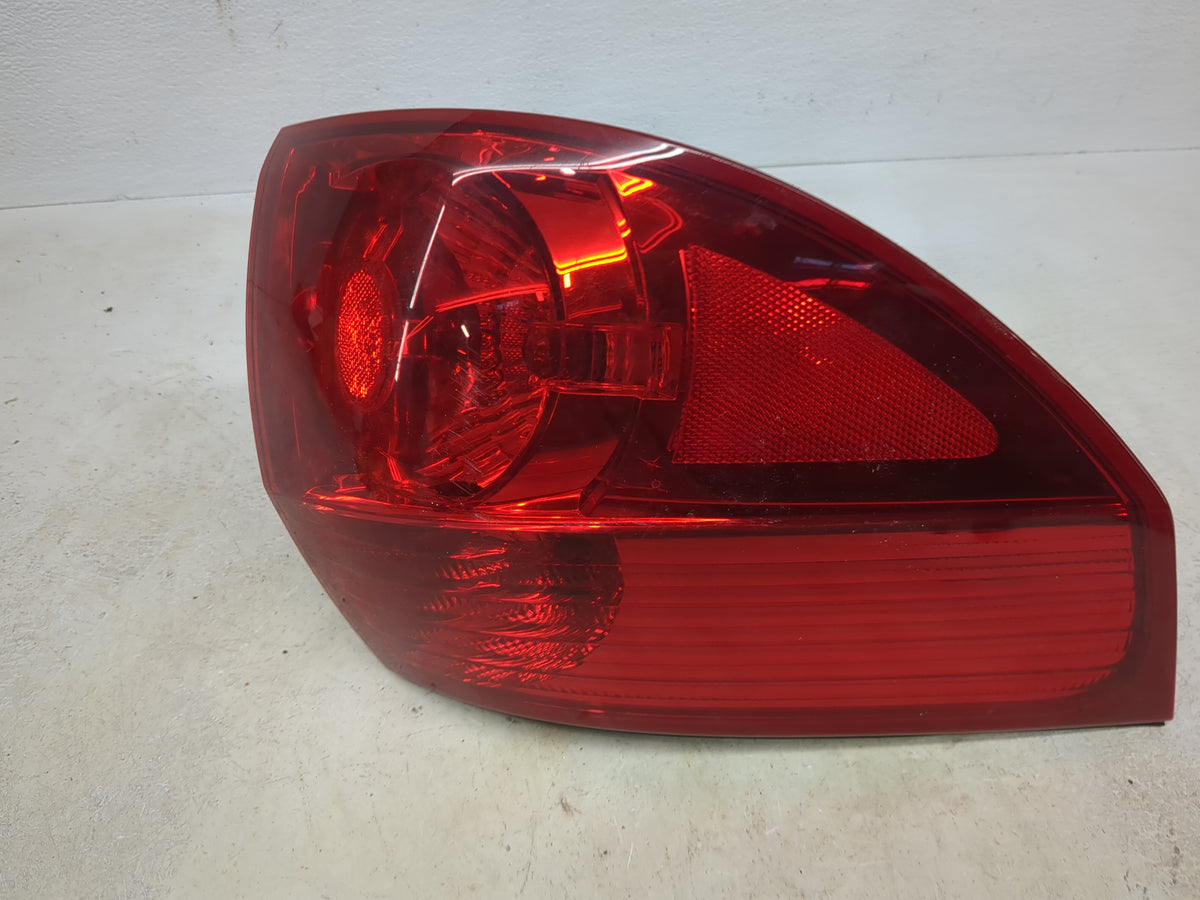 2006-2010 Toyota Sienna Tail Light Assembly Driver Left OEM Fits Fits 2006 2007 2008 2009 2010 OEM Used Auto Parts - Oemused