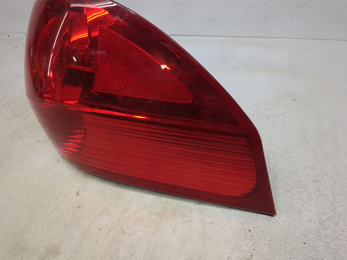 2006-2010 Toyota Sienna Tail Light Assembly Driver Left OEM Fits Fits 2006 2007 2008 2009 2010 OEM Used Auto Parts - Oemused